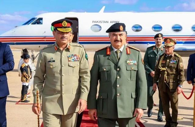 امضای قرارداد ۴ میلیارد دلاری فروش سلاح میان پاکستان و لیبی