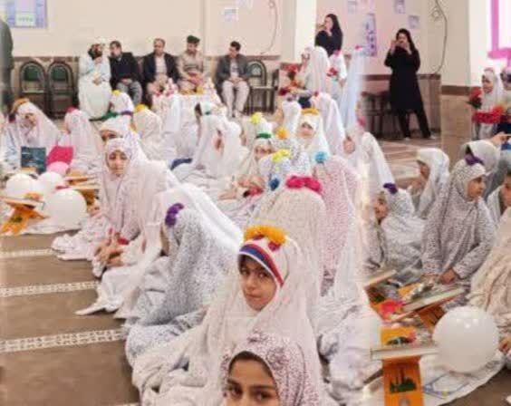 علم‌آموزی در کنار عبادت، مسیر رشد متوازن دانش‌آموزان است