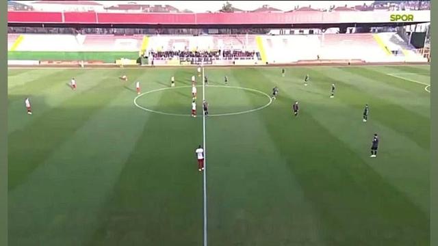 ویدیو| اعتصاب بازیکنان بعد از سوت آغاز بازی به دلیل پول نگرفتن!