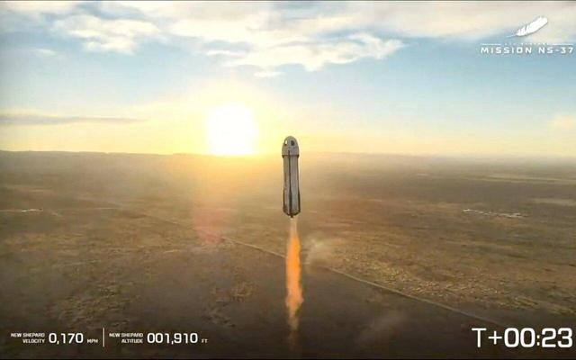 یک زن معلول تا فضا رفت و برگشت