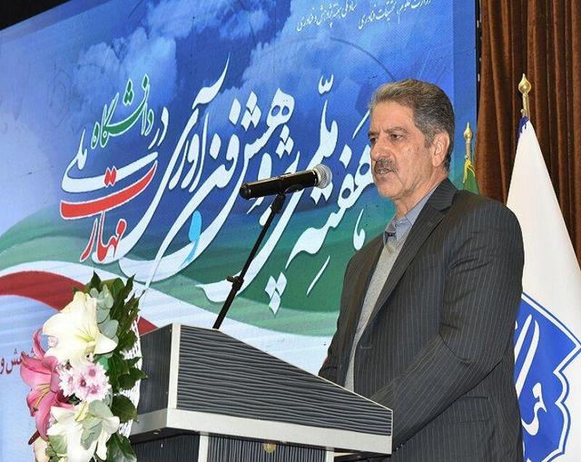 پژوهش‌های دانشگاهی باید متناسب با بازار کار و صنعت باشد