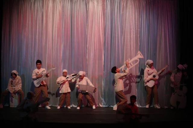 کرمان با صحنه تئاتر، امید را در هنرمندان دارای معلولیت زنده کرد