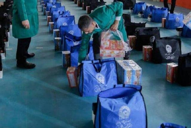 بنیاد کرامت رضوی ۱۵۰۰ بسته یلدایی بین کودکان بی سرپرست توزیع کرد