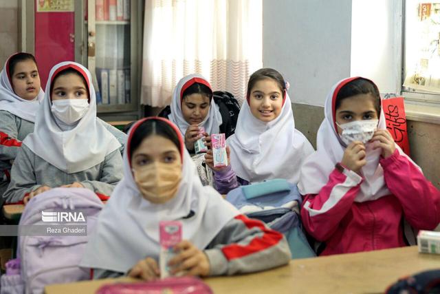 پس از وقفه‌ای چند ساله؛ توزیع شیر رایگان در مدارس هرمزگان آغاز شد