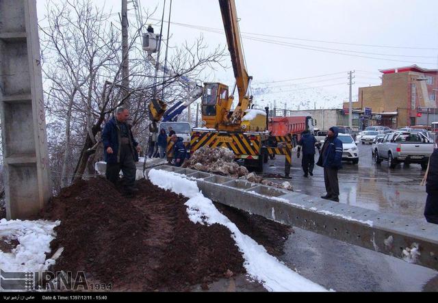 برق ۱۰ روستای بجنورد پس از بارش شدید برف وصل شد