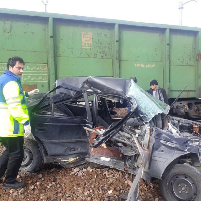 برخورد قطار با خودرو در ایستگاه راه‌آهن شازند، یک مصدوم برجای گذاشت