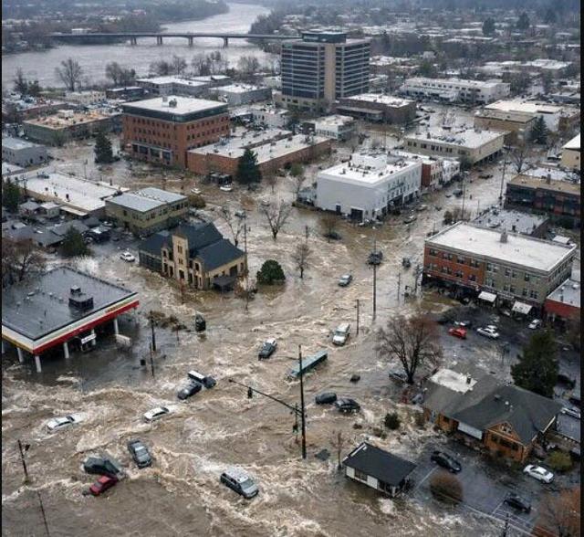 مردم امروز با قایق به خیابان آمدند +ویدیو