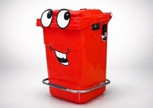 رونمایی از نخستین سطل زباله «سخنگو» در منطقه ۲ تهران