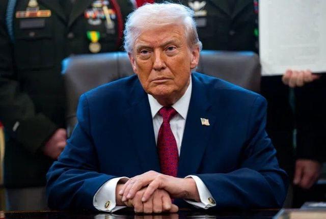 ترامپ به مأموریت حدود ۳۰ سفیری که در دوره بایدن منصوب شده بودند، پایان داد/ قاره آفریقا بیشترین تأثیر را از این تغییرات پذیرفته؛ به‌ طوری که پایان مأموریت سفرای آمریکا در ۱۳ کشور آن، اعلام شده