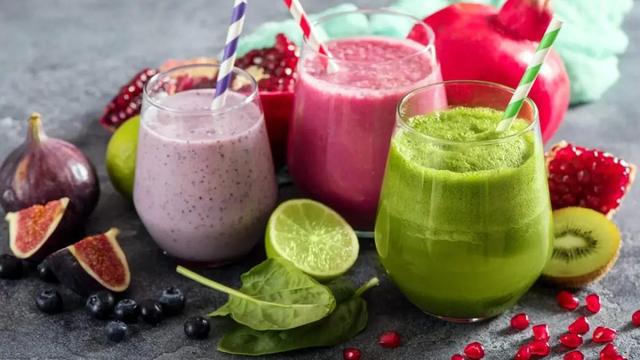 اسموتی یا آبمیوه؛ کدام گزینه سالم‌تر است؟