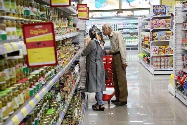 علی قنبری: با بحران معیشت رو به رو شده‌ایم!