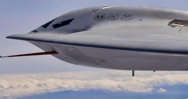 بمب‌افکن بی ۲۱ رایدر سخت‌ترین شغل روی زمین را دارد؛ عبور از مرگبارترین پدافندهای جهان!