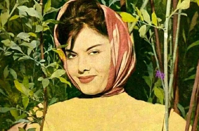 فخری خوروش در ۴۵ سالگی و در کنار عزت‌الله انتظامی؛ سال ۵۳ (عکس)