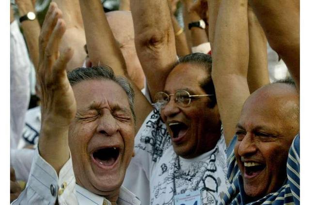 ۲ تا ۵ بار در هفته از ته دل بخندید