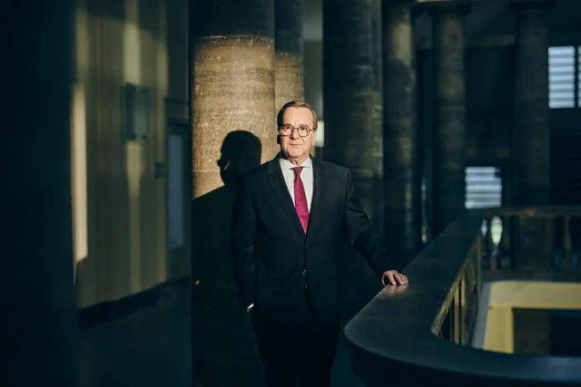 وزیر دفاع آلمان: پوتین می‌خواهد ناتو را از داخل منهدم کند