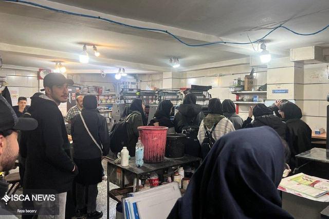 آشنایی دانشجویان فتوگرافیک دانشگاه آزاد قزوین با فرآیندهای صنعت چاپ