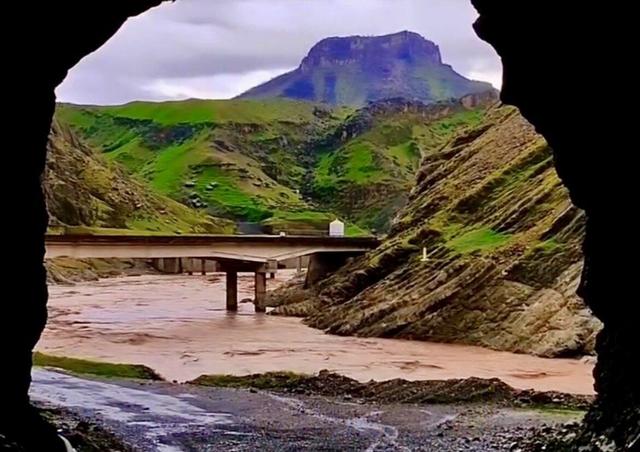 تصاویر واقعی بارش‌ها در این نقطه از کشور؛ آبشارهای بی‌شمار را ببینید