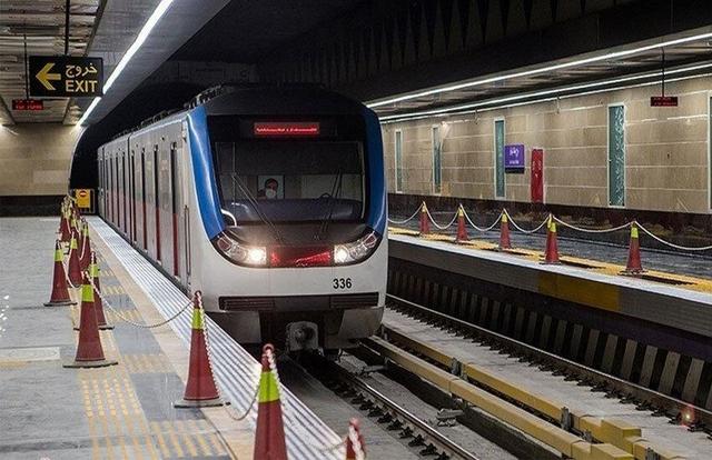 ورود یک فرد به حریم ریلی مترو؛ ماجرا چیست؟