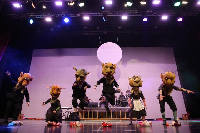 چهارمین روز جشنواره تئاتر «شهر»؛ تئاتر در مترو، میدان‌ها و تالارها