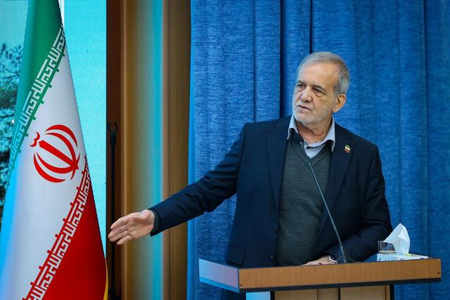 ببینید | پزشکیان برای تقدیم لایحه بودجه وارد مجلس شد