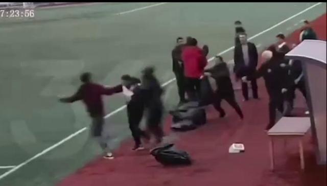 ویدیو| عادل فیلم از محمود فکری رو کرد/ دوربین مداربسته و کتک زدن خبرنگاران!