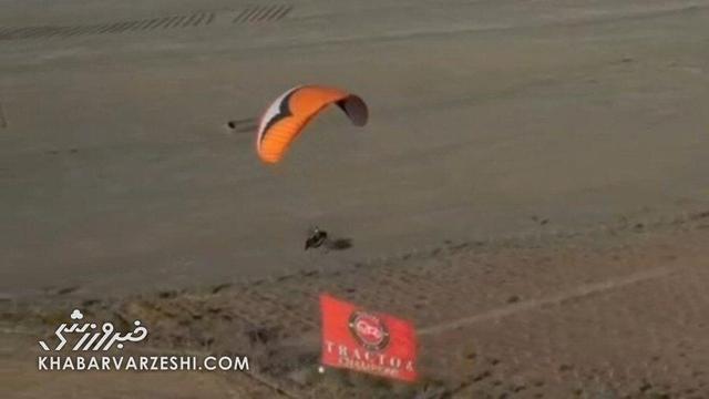 استوری علیرضا بیرانوند/ چتربازی با پرچم تراکتور!