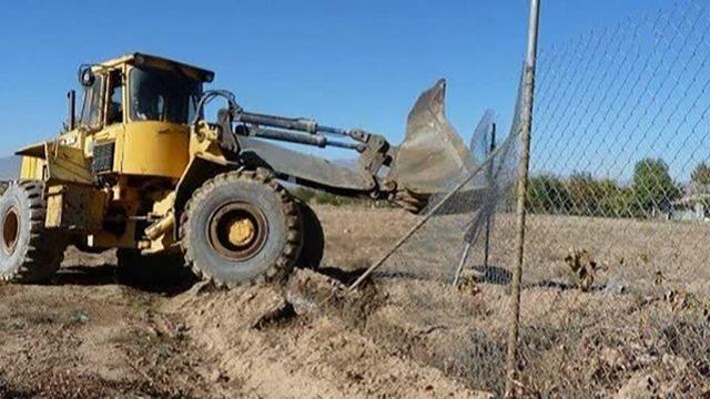 رفع تصرف ۶۴۰۰ مترمربع زمین دولتی در حاشیه شهر کرمان