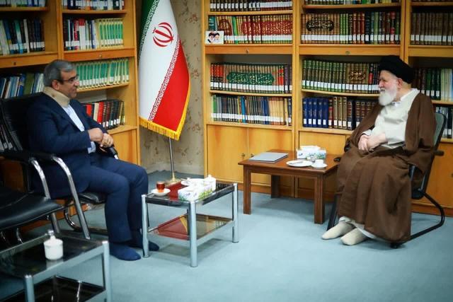 علم الهدی:اولویت کشور معیشت مردم است، نه حواشی فرهنگی