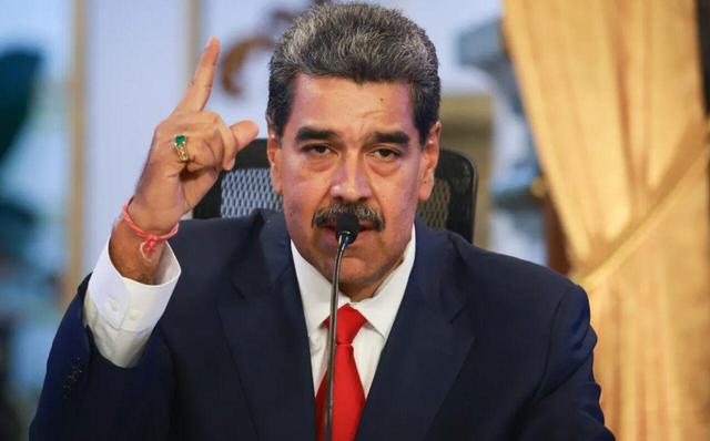 مادورو: آماده دفاع از حاکمیت ونزوئلا مطابق با قوانین بین‌المللی هستیم