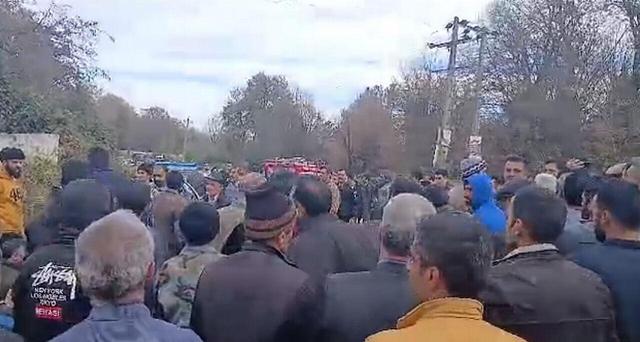 ماجرای تشکیل زنجیره انسانی در بابلکنار؛ پای انتقال زباله‌ به انجلیسی درمیان است+فیلم