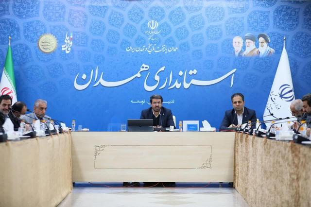 استاندار همدان: سرمایه‌گذار نیروگاه خورشیدی نباید معطل بروکراسی شود