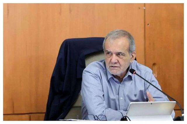 پزشکیان: اقتصاد ۱۲۶ زیر تخصص دارد، بعد کسی که یک تخصص دارد، برای همه این‌ها نسخه می‌نویسد، خب بیخود می‌نویسد/ مشکل آب، برق، تورم، مسائل خارجی و پول تازه اتفاق افتاده که می‌گویید چه شد؟