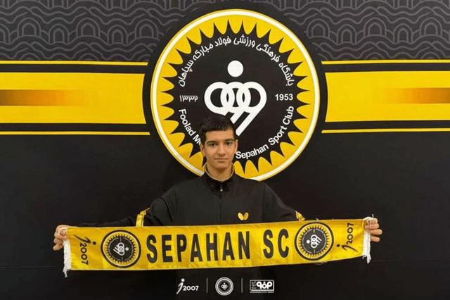 نابغه تنیس روی میز در نصف جهان