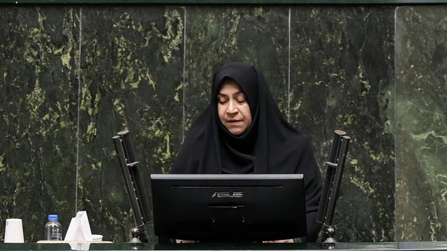 زن در اسلام جایگاه لطیف و با کرامتی دارد/ اسلام بر زنان نگاه سنتی و تحقیرآمیز ندارد