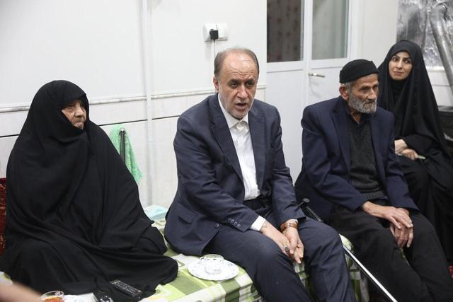 دیدار نایب‌رئیس مجلس با خانواده سه فرزند شهید دفاع مقدس در آران و بیدگل