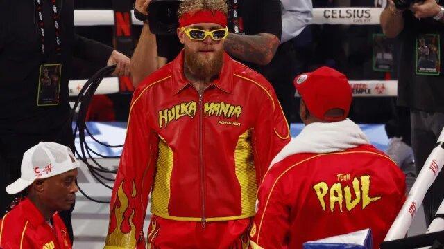 کتک‌خوری که در پول غلت می‌زند!