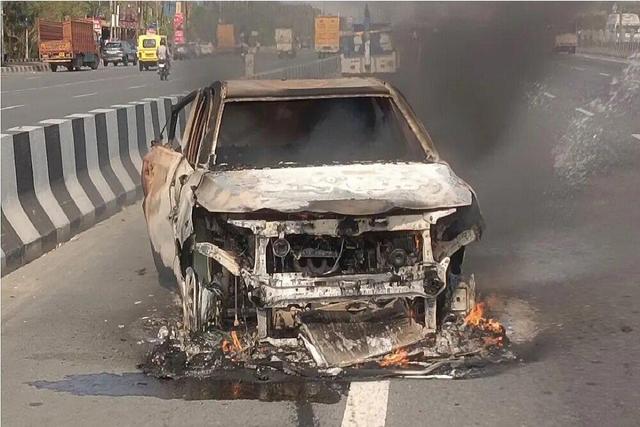 آیا خودروهای برقی واقعاً بیشتر از خودروهای بنزینی آتش می‌گیرند؟