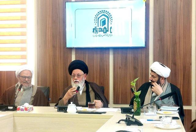 پژوهش با ذات حوزه‌های علمیه پیوند خورده است/ فعالیت ۲۰۰ مرکز پژوهشی در حوزه‌های علمیه