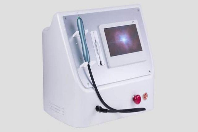 توزیع بیش از ۲۴۰۰ دستگاه تجهیزات پزشکی در مراکز درمانی فارس