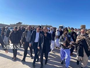 عدالت‌محوری در نقطه صفر مرزی / اجرای طرح جهادی خدمات قضایی رایگان در روستای مرزی ملکی/ حضور بیش از ۴۰۰ نفر در میز خدمت قضایی روستای مرزی زیرکوه