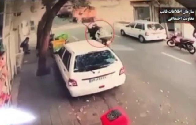 تصاویر دوربین مداربسته از لحظه تیراندازی به مردم در خیابان! + ویدئو | متهم: قرار بود که...