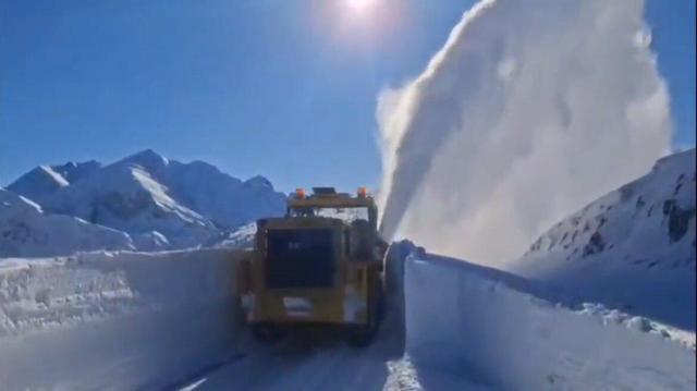 بارش ۲ متر برف در یک شهرستان غربی کشور! |+ ویدئو