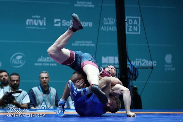 اتحادیه جهانی کشتی با این ویدیو رحمان عموزاد را بهترین کشتی‌گیر سال معرفی کرد