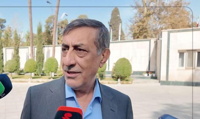 اگر حقوق کارمندان بیش از ۲۰ درصد زیاد شود تورم هم ۲ برابر می‌شود