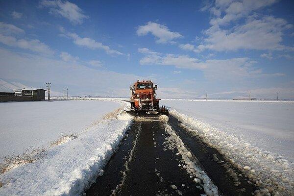 بارش برف در محورهای مواصلاتی استان زنجان