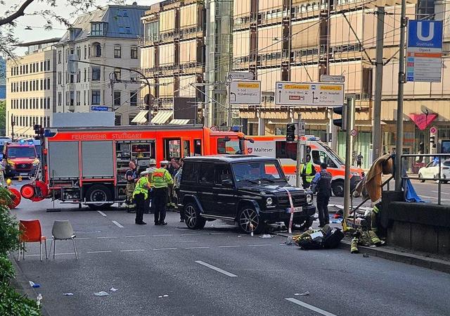 ورود یک خودرو به جمعیت و زخمی شدن ۹ نفر در هلند