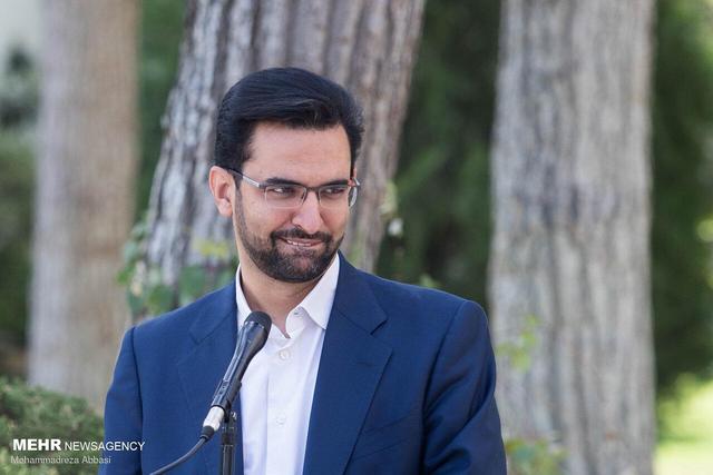 آذری جهرمی: بازی قدرت را کنار بگذارید و ترمز نرخ ارز را بکشید!