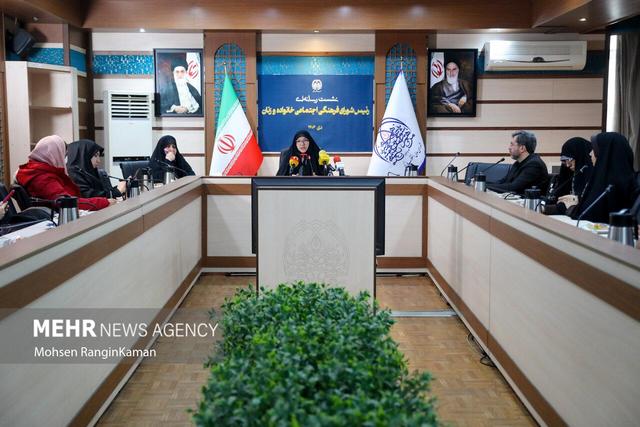 نشست خبری رئیس شورای فرهنگی و اجتماعی زنان