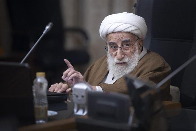 قوی کردن بنیه علمی بهترین راه مقابله با هجمه‌های فرهنگی است