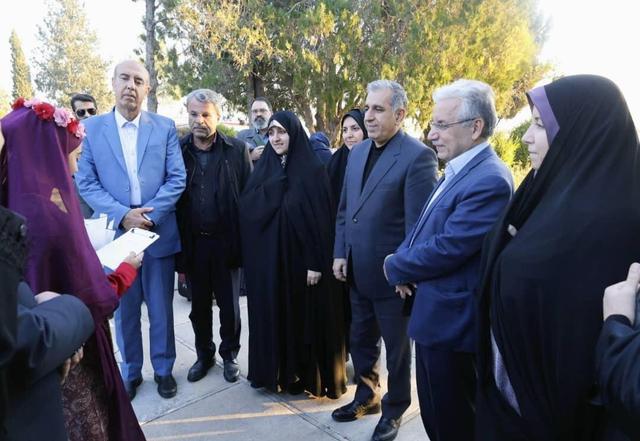 معاون رئیس جمهور در امور زنان و خانواده وارد شیراز شد